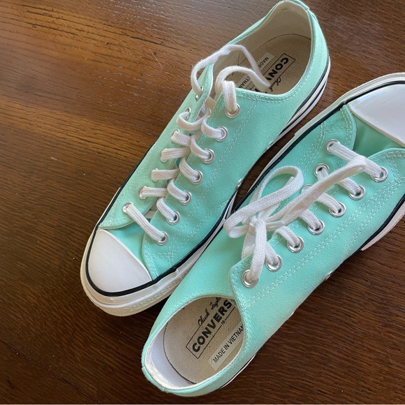 Never worn, mint green converse - Picture 2 of 3